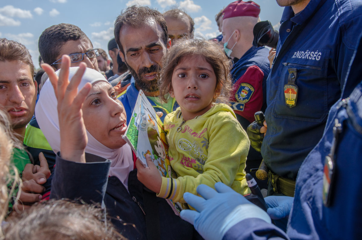 Fading Hopes: Röszke Refugee Field-camp - Hou Hedayat