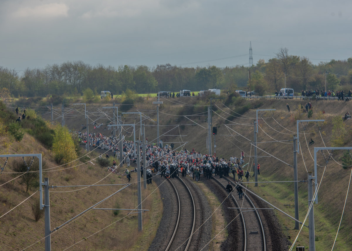 The Constant Defense - Hou Hedayat