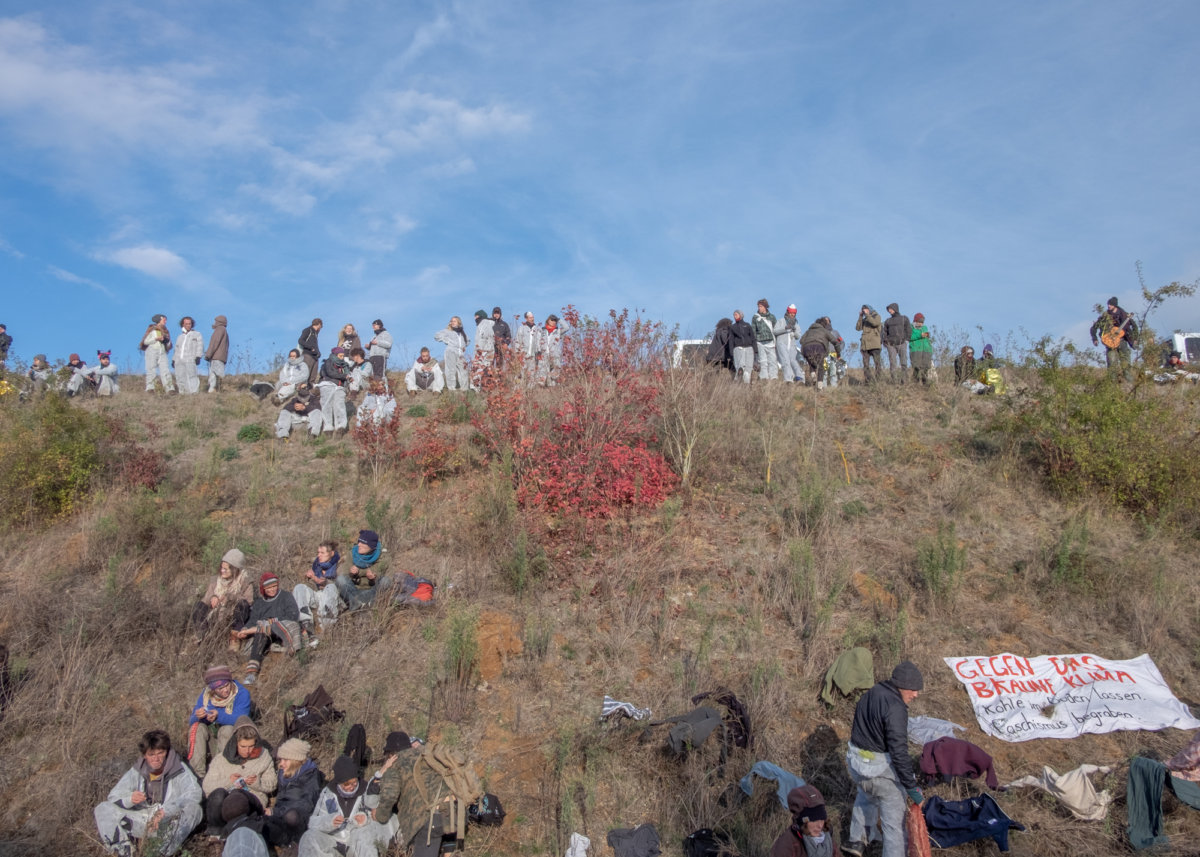 The Constant Defense - Hou Hedayat