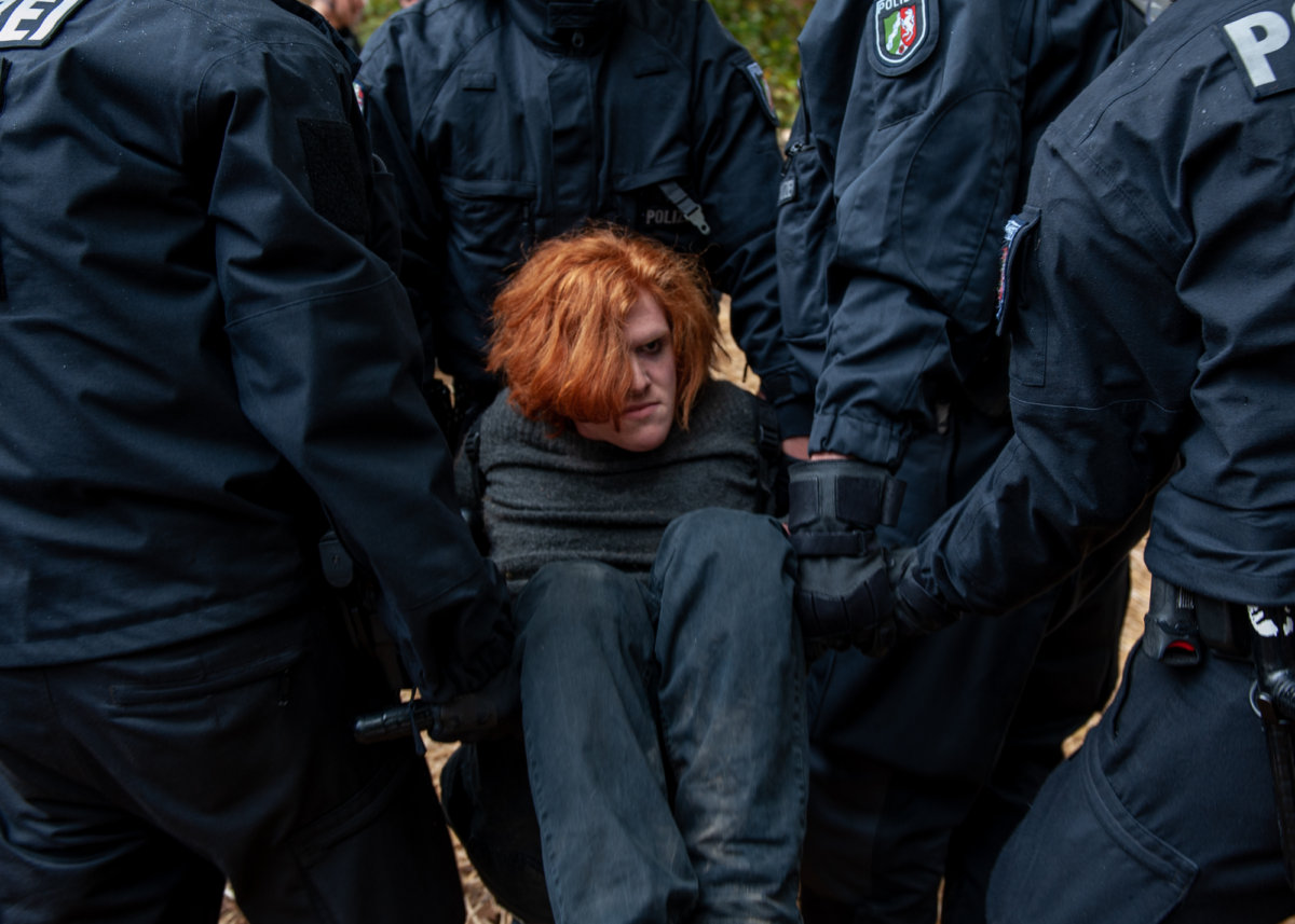 The Constant Defense - Hou Hedayat