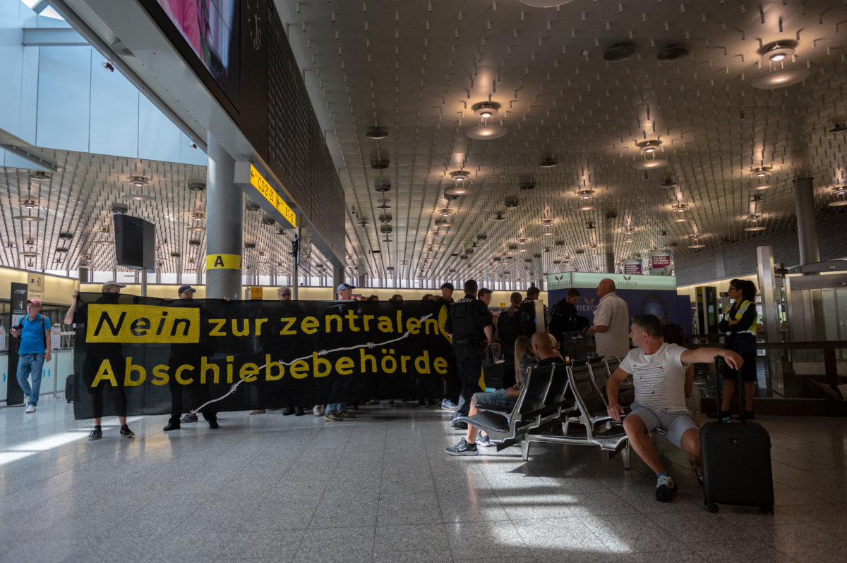 The Constant Defense - Hou Hedayat