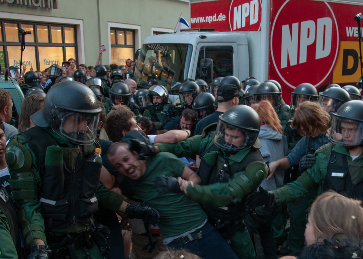 The Constant Defense - Hou Hedayat