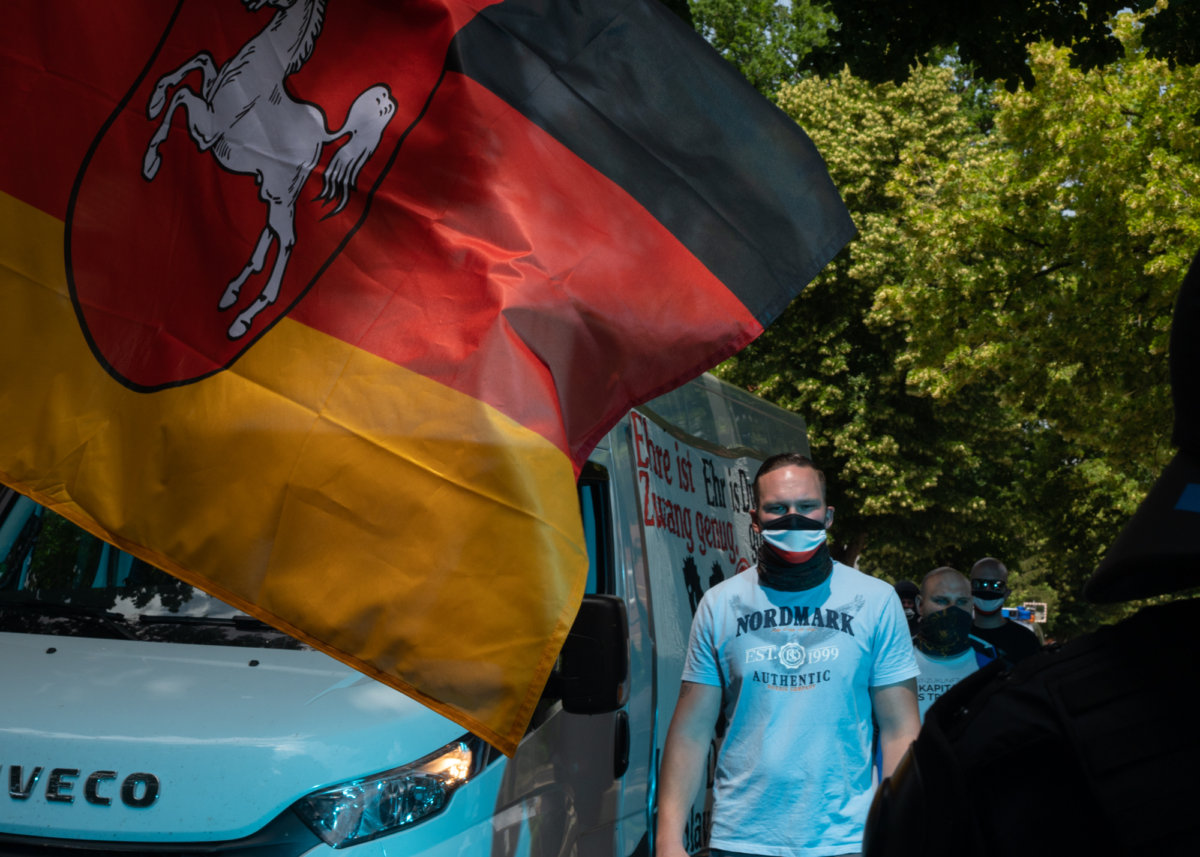 The Constant Defense - Hou Hedayat