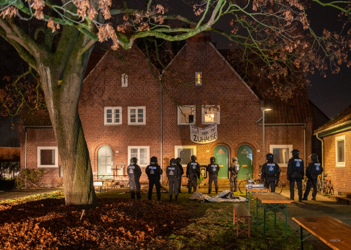 The Constant Defense - Hou Hedayat